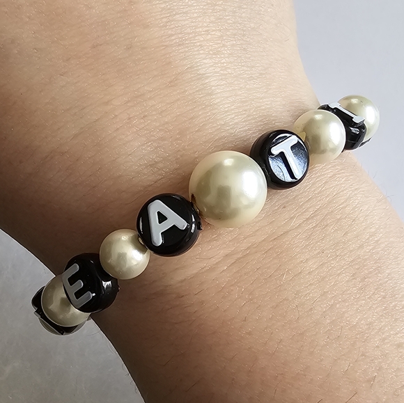 Handmade "Tea Time" bracelet beaded pearl pearlcore word gossip - Picture 7 of 13
